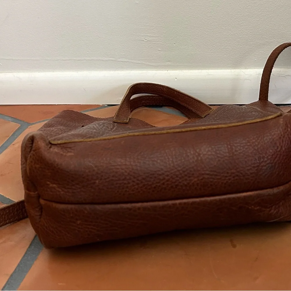 Portland Leather Medium Tote Bag - Picture 5 of 6